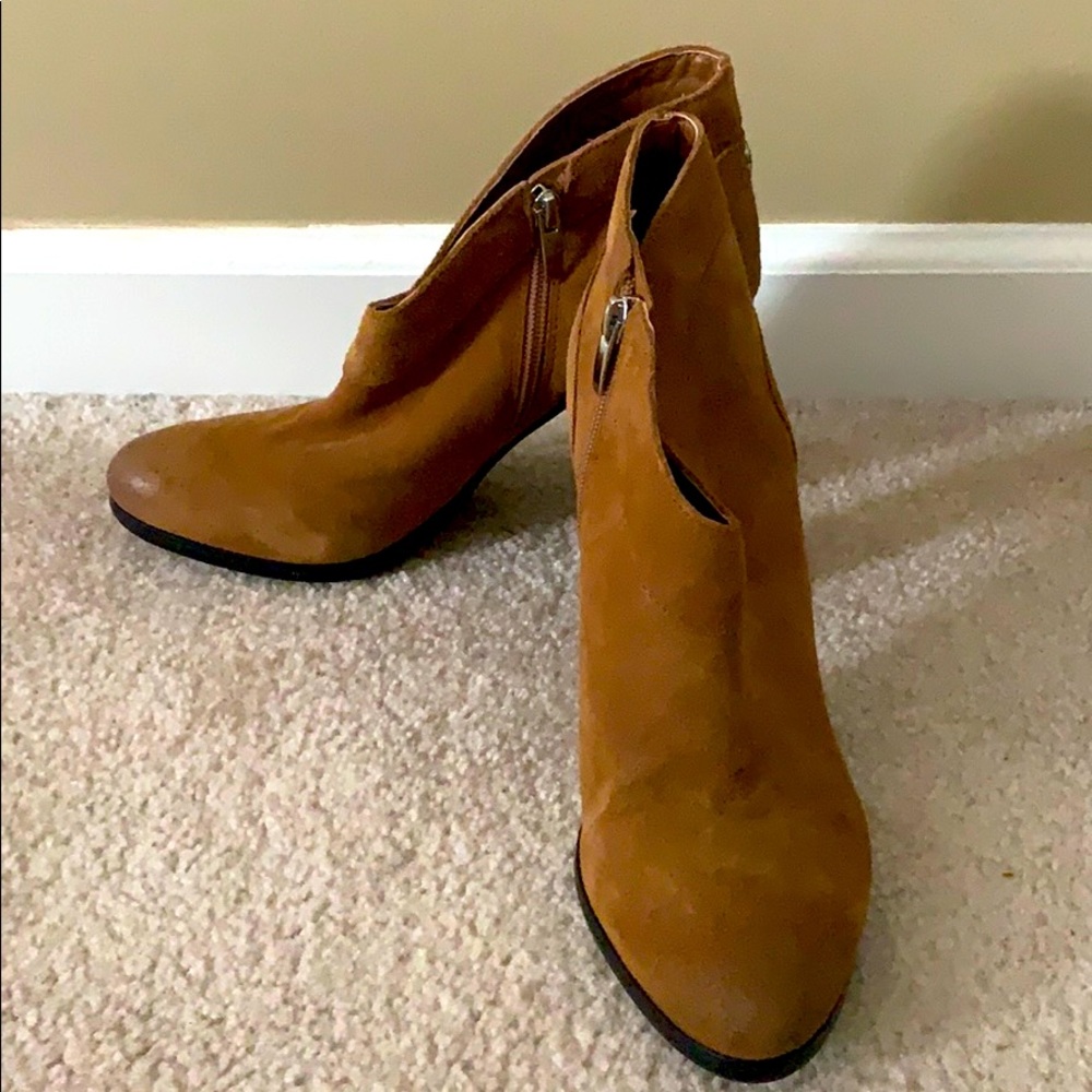 Brand New Crown Vintage sueded booties
